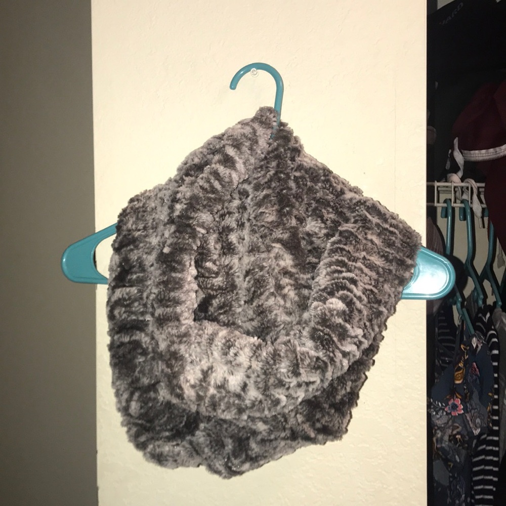 Infinity scarf